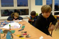 interessierte Gäste im Kunstraum