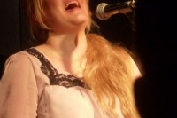 stimmgewaltige Sängerin