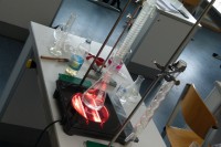 romantisch - zwei Männer vor Kochplatte