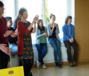 spiritus rector im Hintergrund