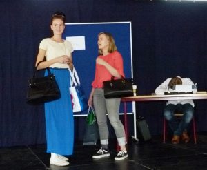 Worte wie Dolche - die Damen