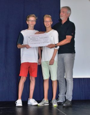 symbolische Scheckübergabe