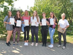 Gratulation den erfolgreichen Teilnehmerinnen der Business-English-AG