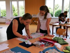 Frau mit Näherfahrung