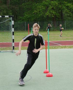 kann auch Diabolo-mäßig Slalom laufen