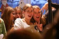 im Backstagebereich geht´s lustig zu
