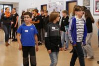 kennen sich gut aus und führten durch die Schule