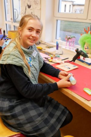 hat auch viel Spaß an Kunst