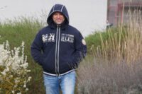 hat noch mal die Hood gecheckt