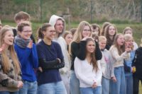 weniger skeptisch