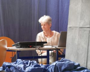 gleich geht´s los - Lichtpult und Projektionen sind bereit