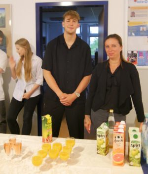 Frau Tepper mit kleiner Unterstützung