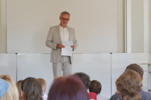 und eine kleine Begrüßungsrede vom Schulleiter