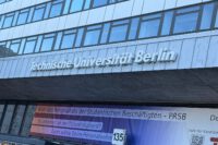 ja, richtig; dort waren sie