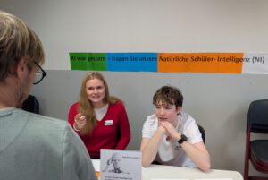 fragt sogar nach