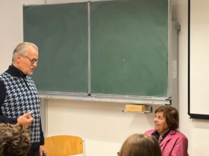 Gespräch zwischen Ruth Winkelmann und unserem Schulleiter