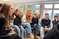 hörten aufmerksam zu