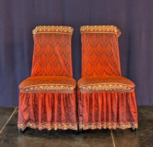 schmucke Thrönchen