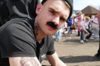 soll wohl auch lächeln können