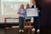 dicker Spendenscheck für die Kindernothilfe